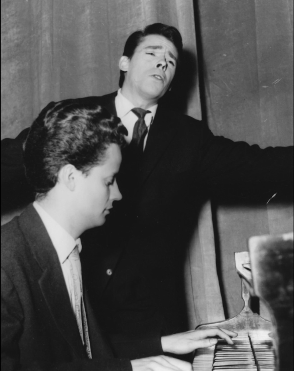 Jacques Brel et Gérard Jouannest en répétition